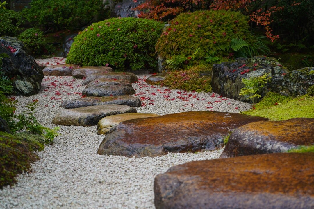 garden accents stones
